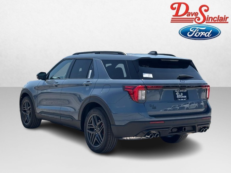 Ford Explorer Vehicle Full-screen Gallery Image 09