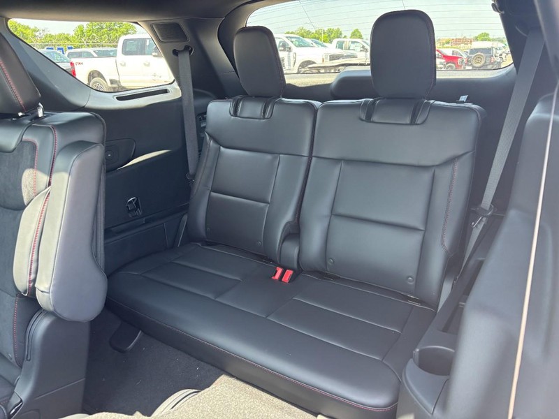 Ford Explorer Vehicle Full-screen Gallery Image 12