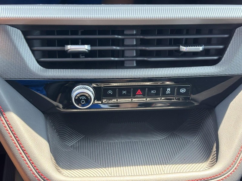 Ford Explorer Vehicle Full-screen Gallery Image 24