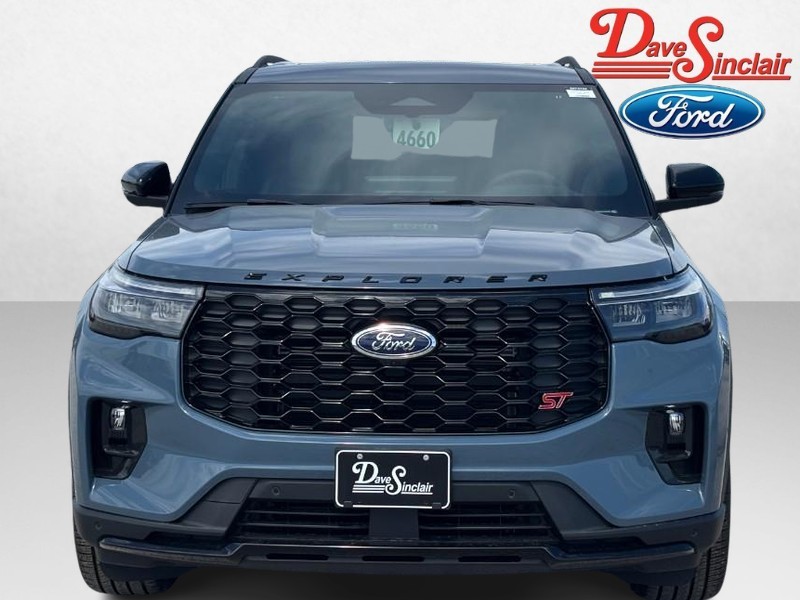 Ford Explorer Vehicle Full-screen Gallery Image 02
