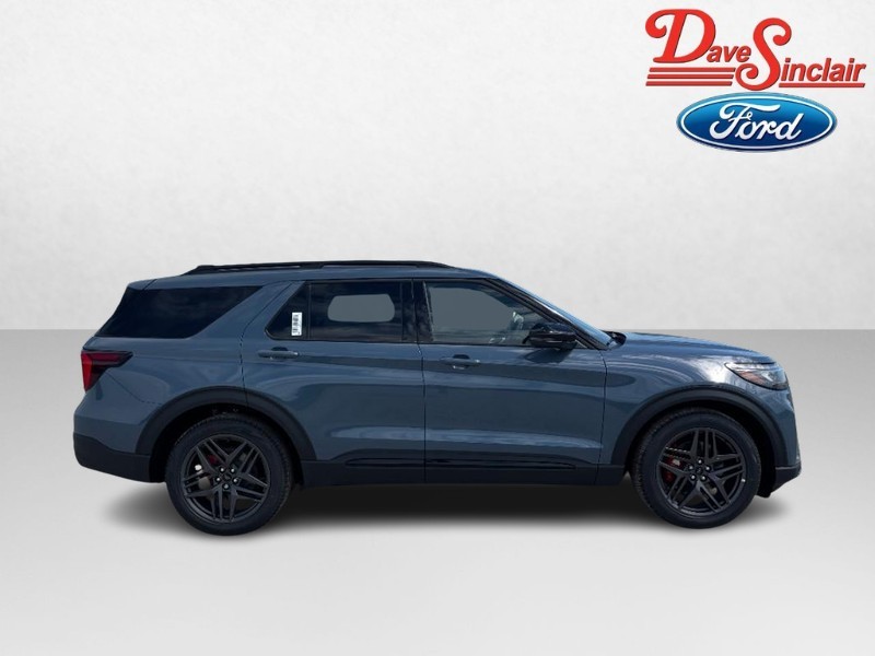 Ford Explorer Vehicle Full-screen Gallery Image 05