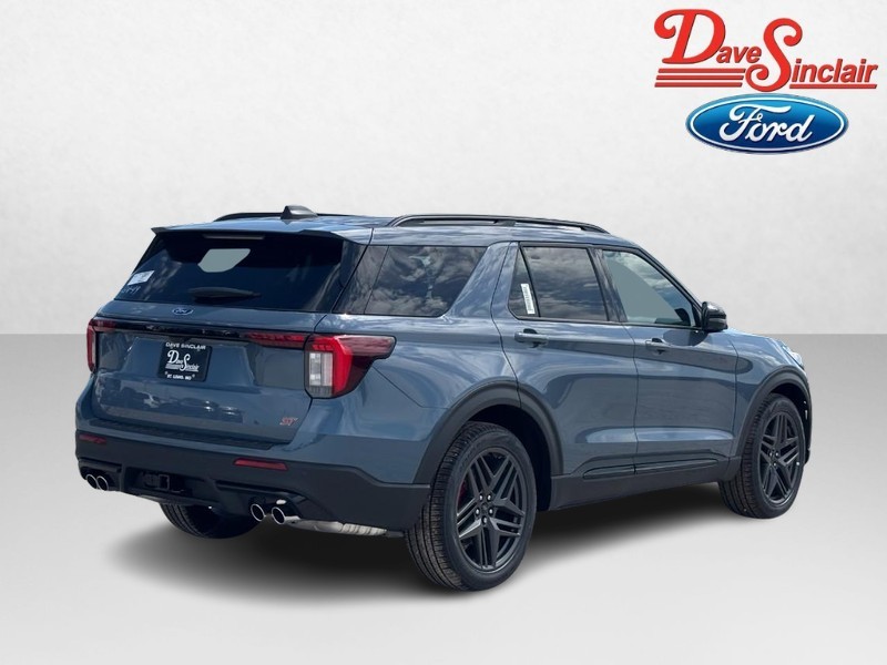 Ford Explorer Vehicle Full-screen Gallery Image 07
