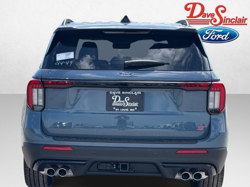 Ford Explorer Vehicle Full-screen Gallery Image 08