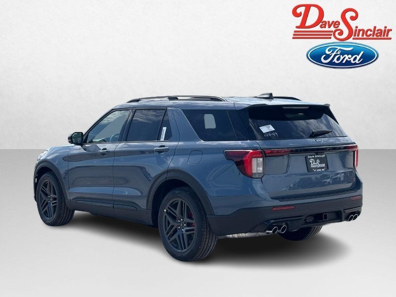 Ford Explorer Vehicle Full-screen Gallery Image 09