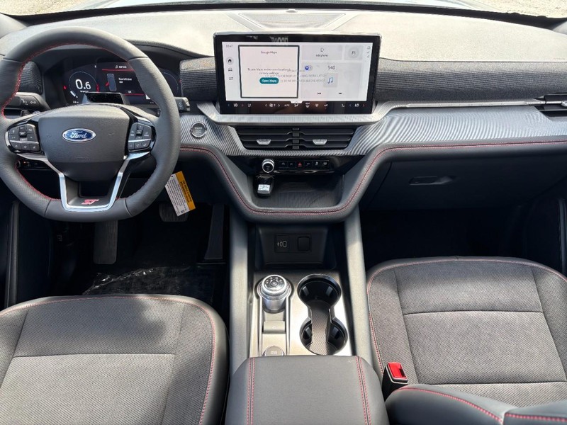 Ford Explorer Vehicle Full-screen Gallery Image 15