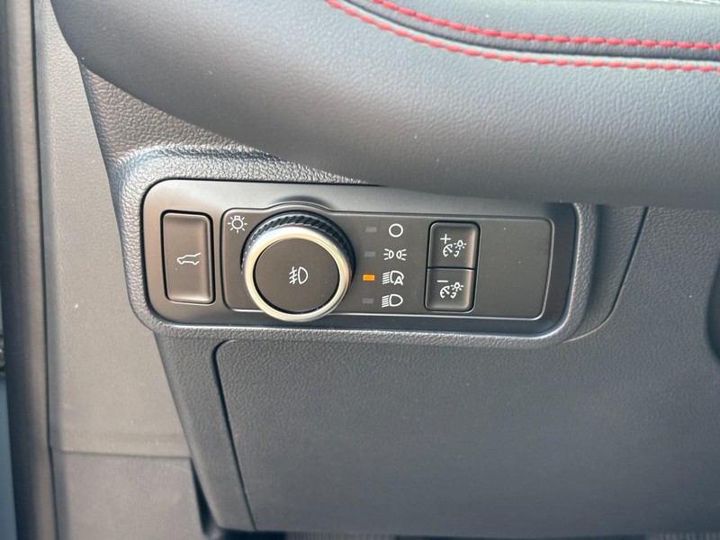 Ford Explorer Vehicle Full-screen Gallery Image 19