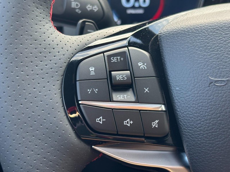 Ford Explorer Vehicle Full-screen Gallery Image 20