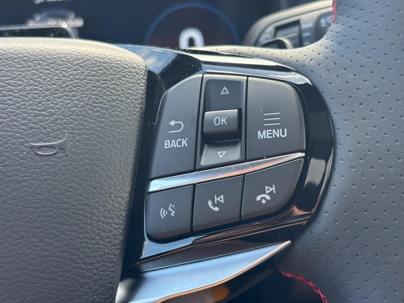 Ford Explorer Vehicle Full-screen Gallery Image 21