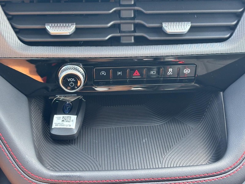 Ford Explorer Vehicle Full-screen Gallery Image 26