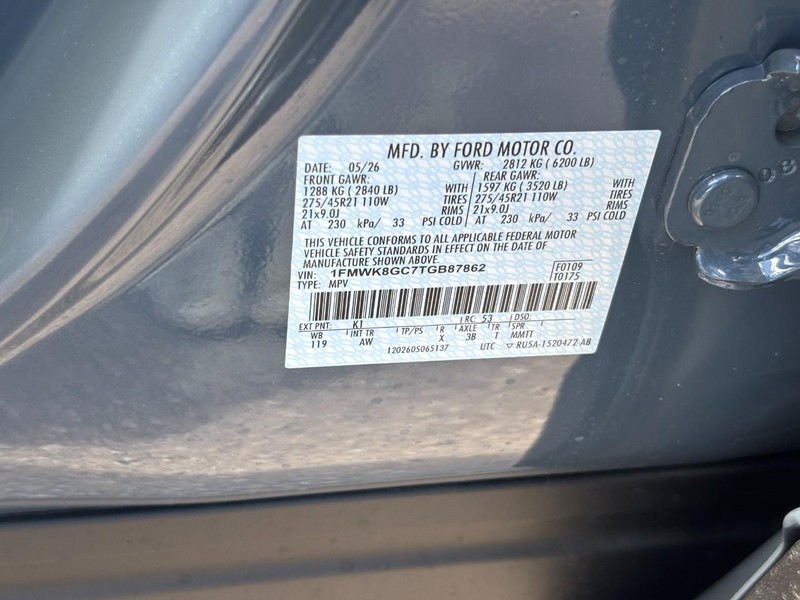 Ford Explorer Vehicle Full-screen Gallery Image 27