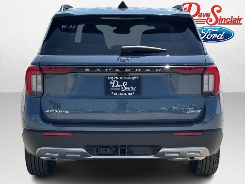 Ford Explorer Vehicle Full-screen Gallery Image 08