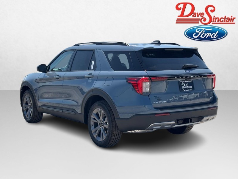 Ford Explorer Vehicle Full-screen Gallery Image 09