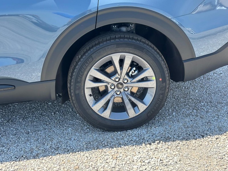 Ford Explorer Vehicle Full-screen Gallery Image 11