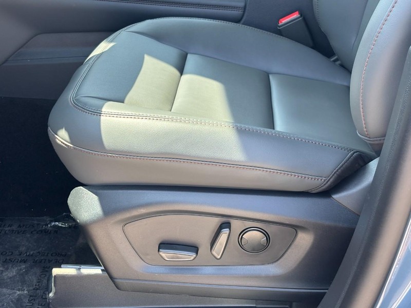 Ford Explorer Vehicle Full-screen Gallery Image 17