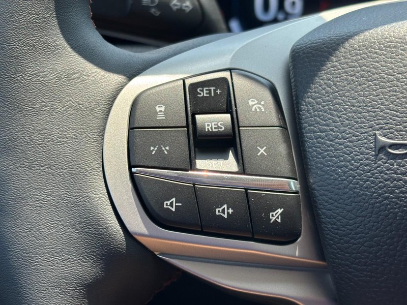 Ford Explorer Vehicle Full-screen Gallery Image 19