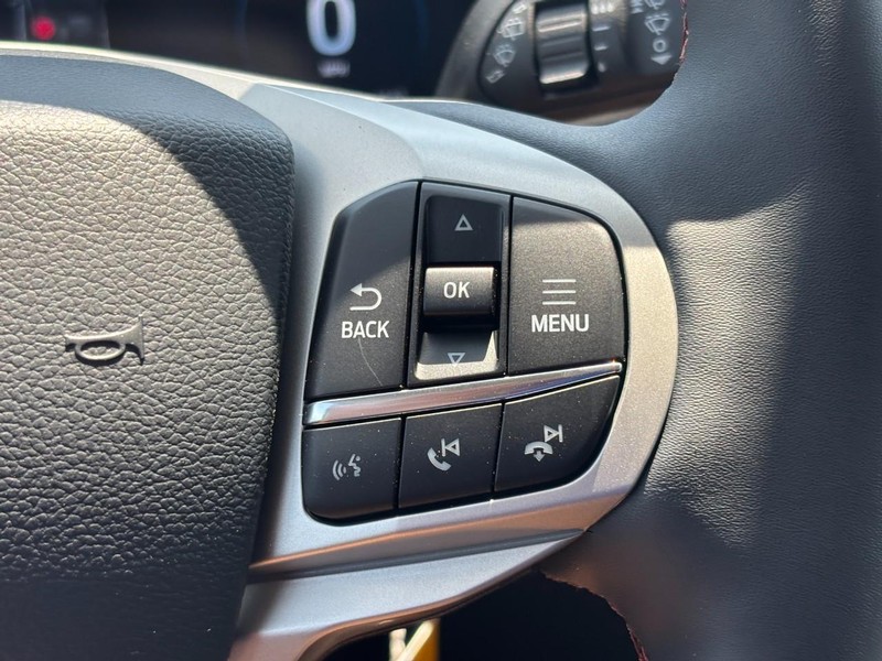 Ford Explorer Vehicle Full-screen Gallery Image 20