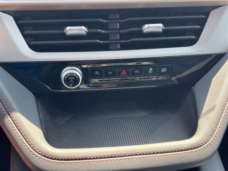 Ford Explorer Vehicle Full-screen Gallery Image 24