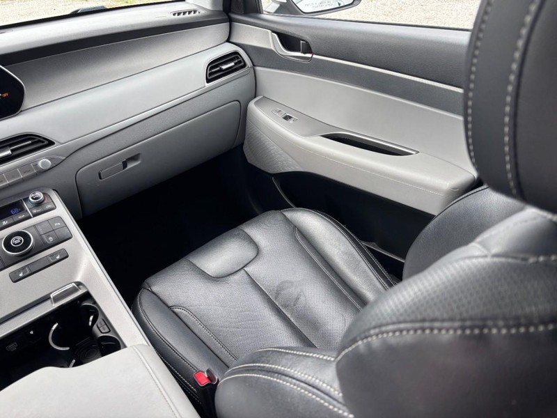 Hyundai Palisade Vehicle Full-screen Gallery Image 17