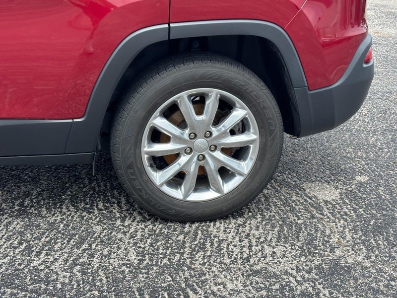 Jeep Cherokee Vehicle Image 12
