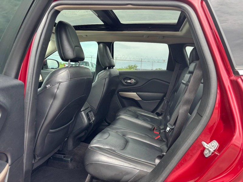 Jeep Cherokee Vehicle Image 13