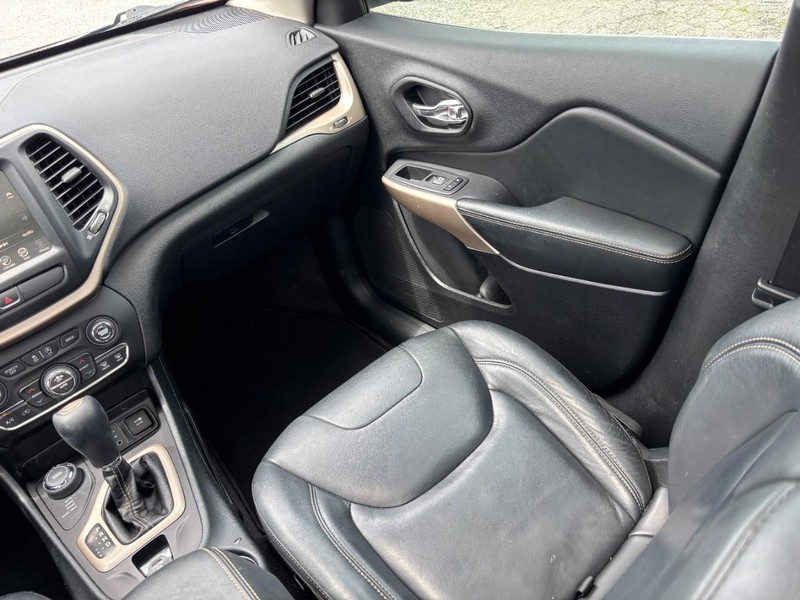 Jeep Cherokee Vehicle Image 16