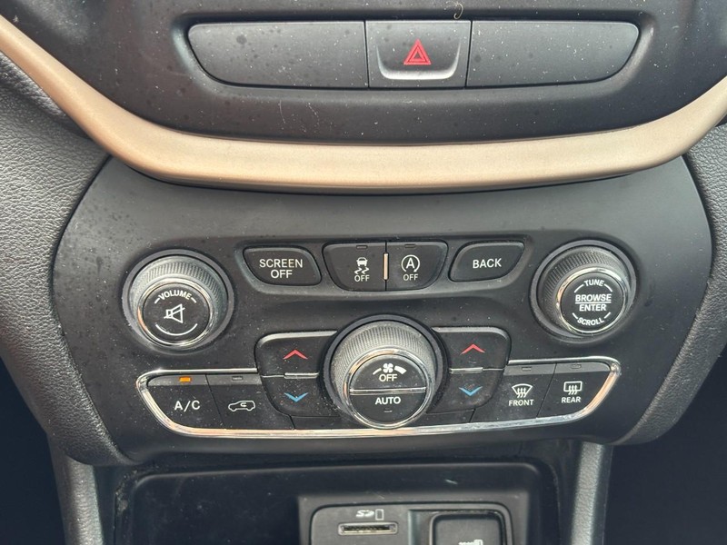Jeep Cherokee Vehicle Image 25