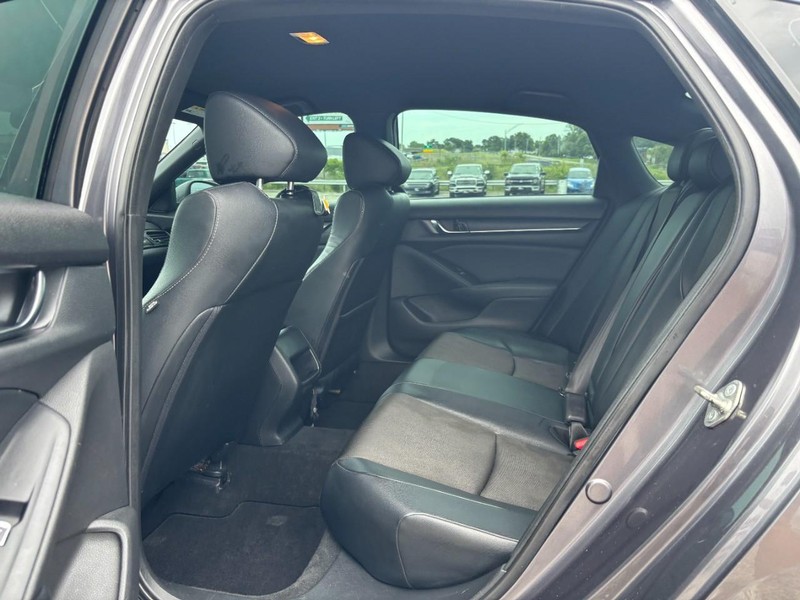 Honda Accord Sedan Vehicle Full-screen Gallery Image 13