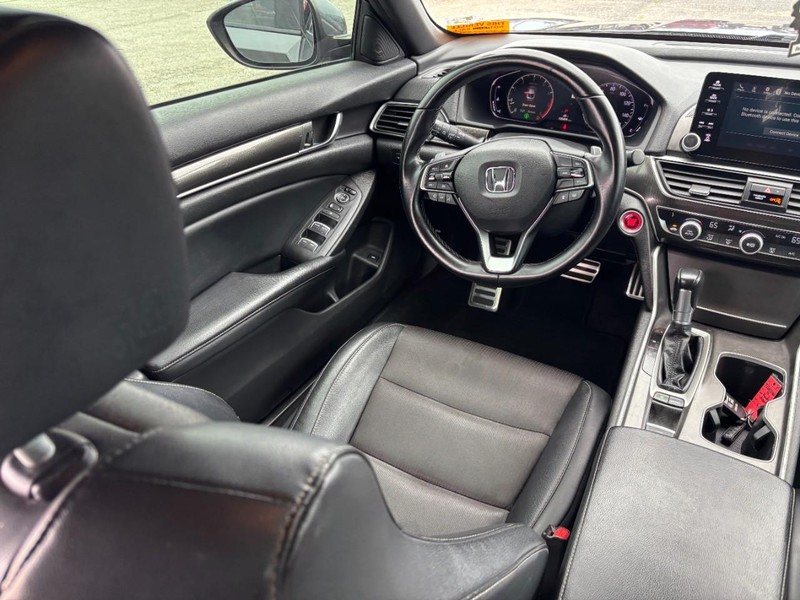 Honda Accord Sedan Vehicle Full-screen Gallery Image 14