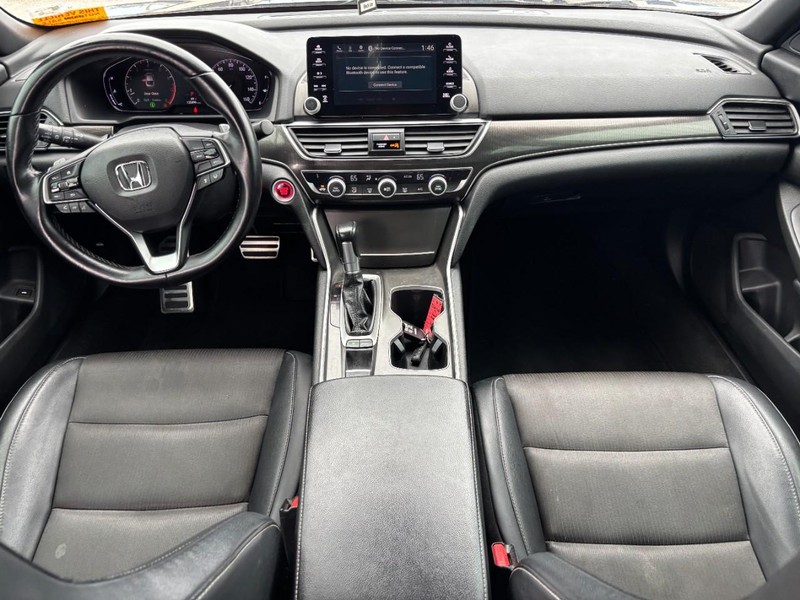 Honda Accord Sedan Vehicle Full-screen Gallery Image 15