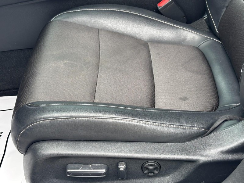 Honda Accord Sedan Vehicle Full-screen Gallery Image 17
