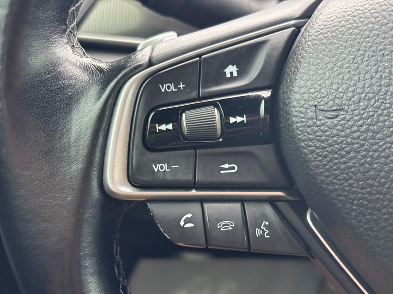 Honda Accord Sedan Vehicle Full-screen Gallery Image 19