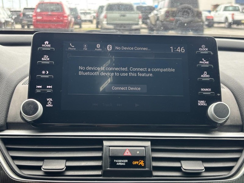 Honda Accord Sedan Vehicle Full-screen Gallery Image 22