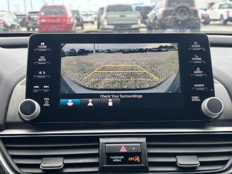 Honda Accord Sedan Vehicle Full-screen Gallery Image 23