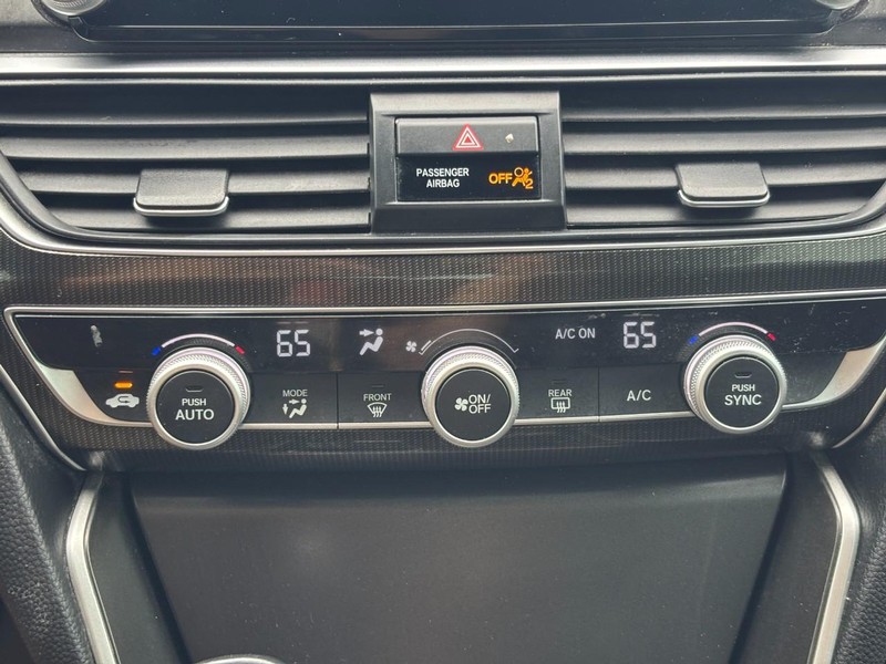 Honda Accord Sedan Vehicle Full-screen Gallery Image 24