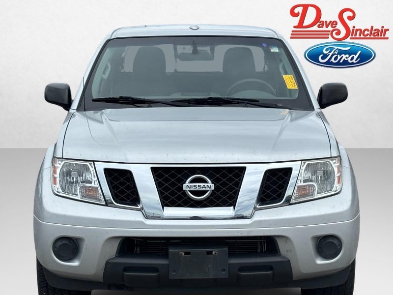 Nissan Frontier Vehicle Full-screen Gallery Image 02