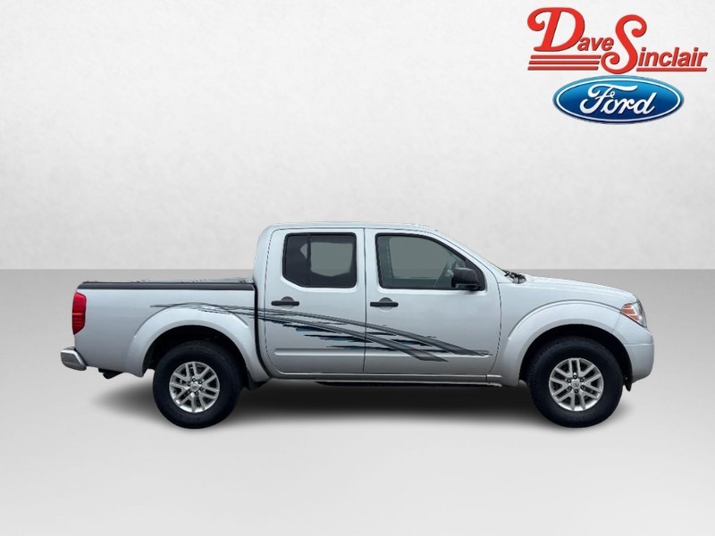 Nissan Frontier Vehicle Full-screen Gallery Image 05