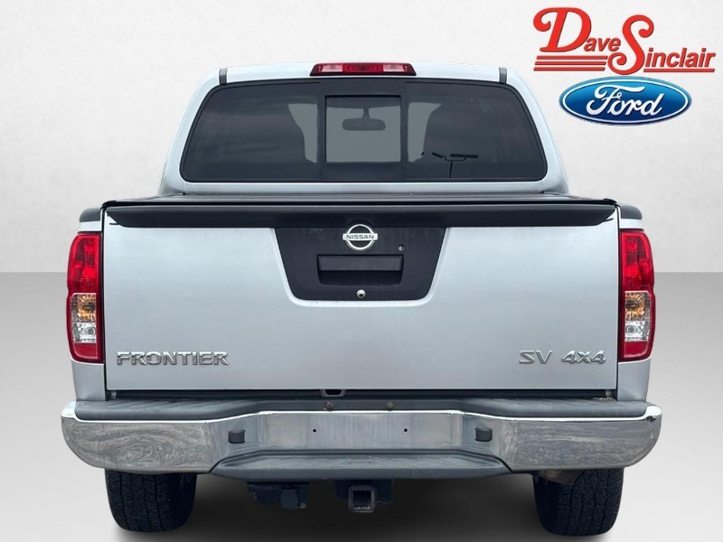 Nissan Frontier Vehicle Full-screen Gallery Image 08