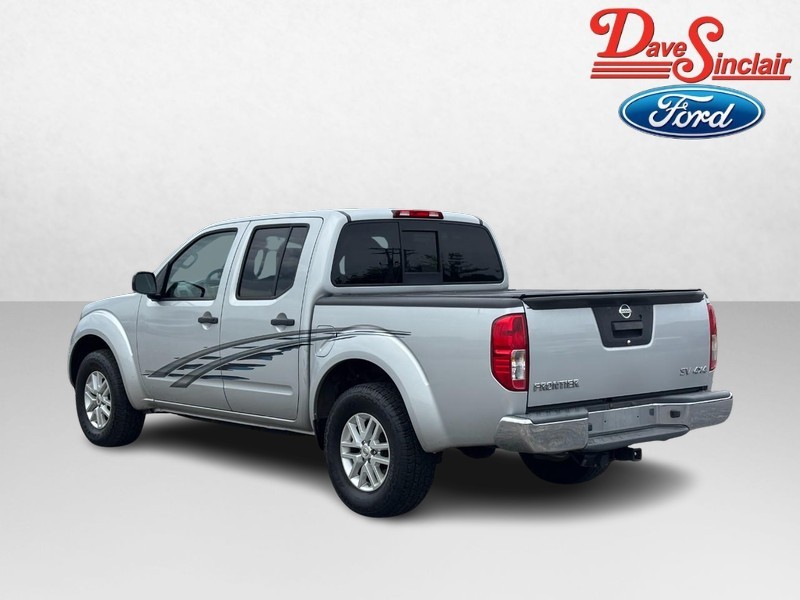 Nissan Frontier Vehicle Full-screen Gallery Image 09