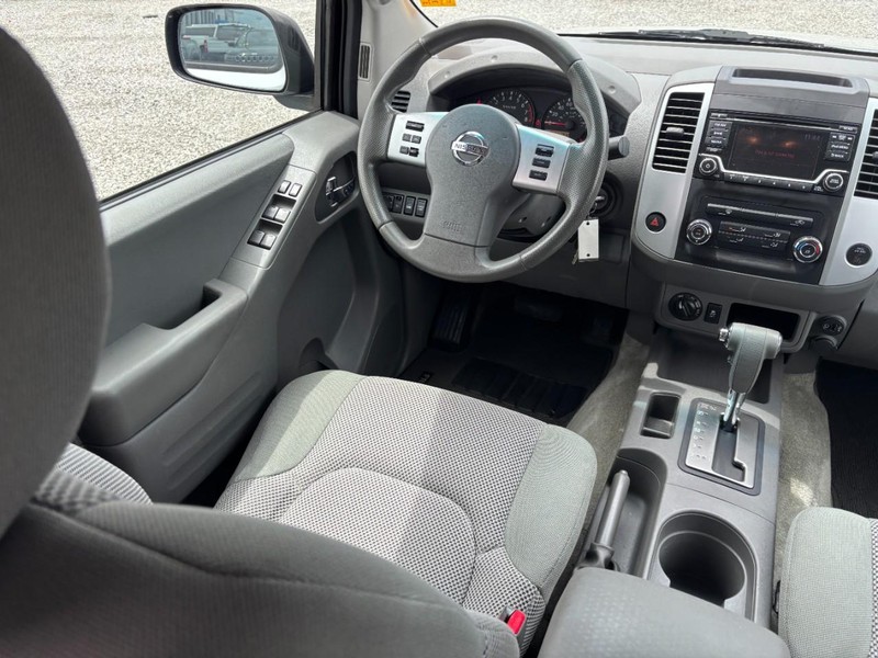 Nissan Frontier Vehicle Full-screen Gallery Image 14