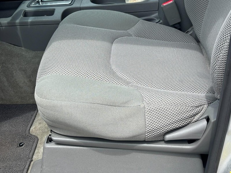Nissan Frontier Vehicle Full-screen Gallery Image 17