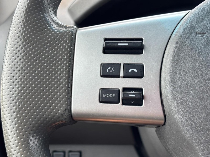 Nissan Frontier Vehicle Full-screen Gallery Image 19