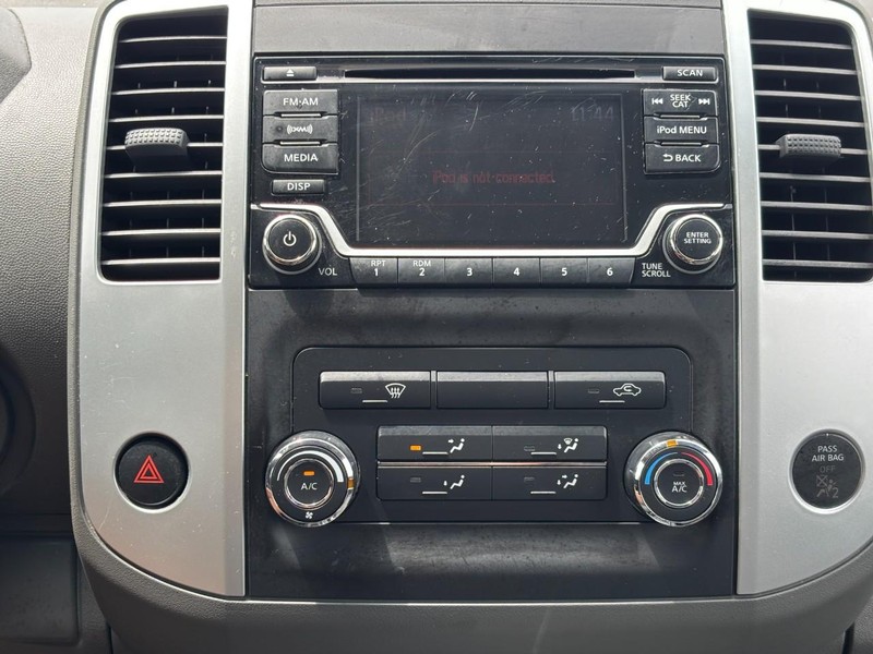 Nissan Frontier Vehicle Full-screen Gallery Image 22