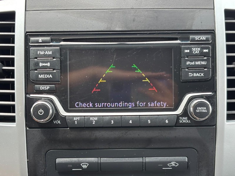 Nissan Frontier Vehicle Full-screen Gallery Image 23