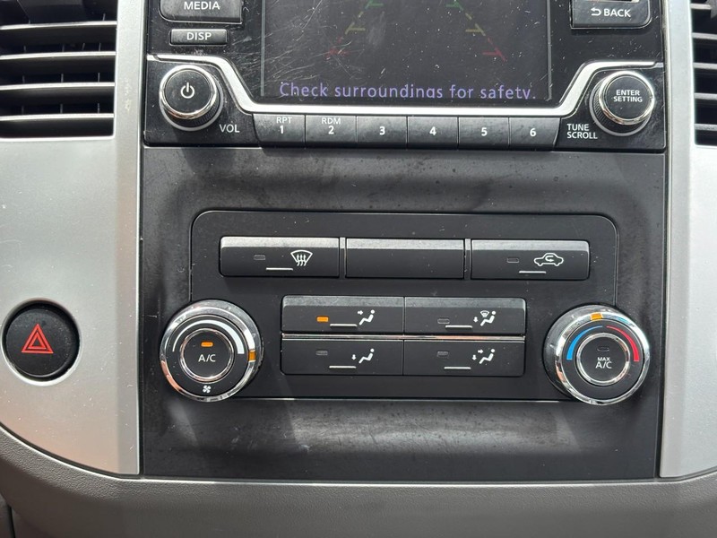 Nissan Frontier Vehicle Full-screen Gallery Image 24