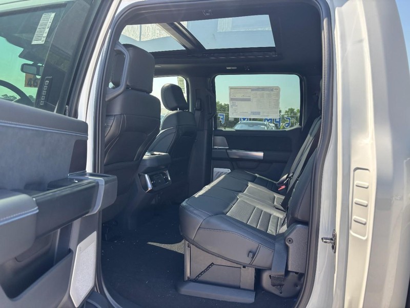 Ford Super Duty F-350 SRW Vehicle Image 12