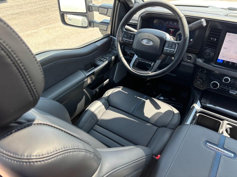 Ford Super Duty F-350 SRW Vehicle Image 13