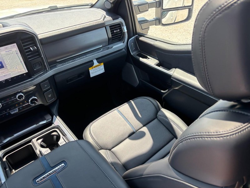 Ford Super Duty F-350 SRW Vehicle Image 15
