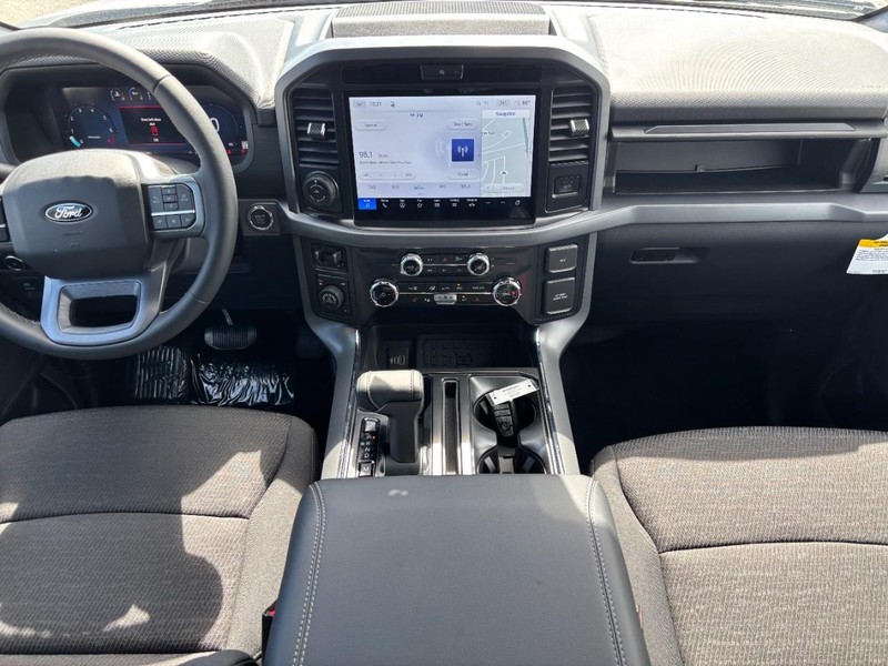 Ford F-150 Vehicle Full-screen Gallery Image 14