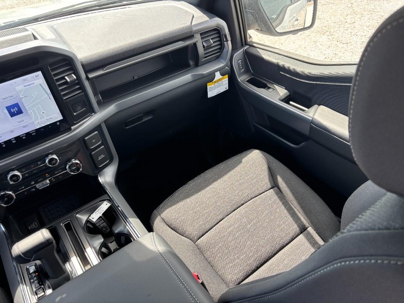 Ford F-150 Vehicle Full-screen Gallery Image 15