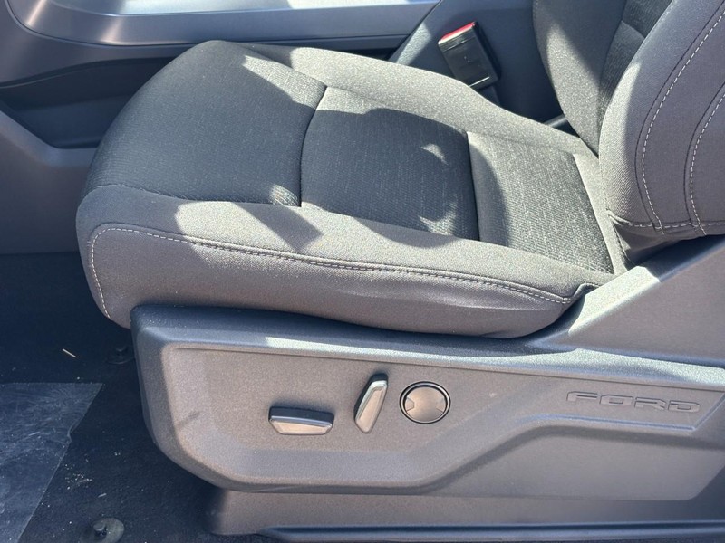 Ford F-150 Vehicle Full-screen Gallery Image 16